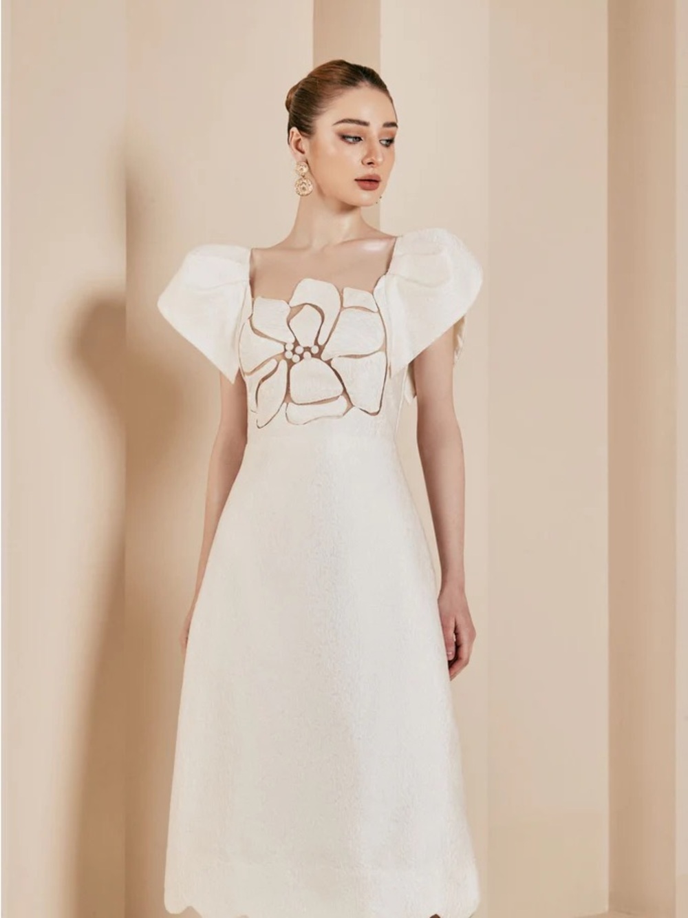 Elegant White Floral Applique Midi Dress - Picture 2 of 6